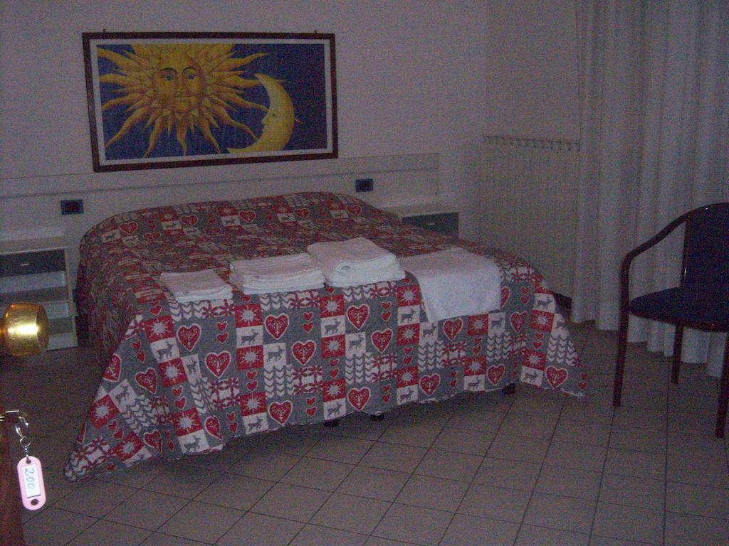 Nuovo Hotel Tripoli Settimo Vittone Rum bild