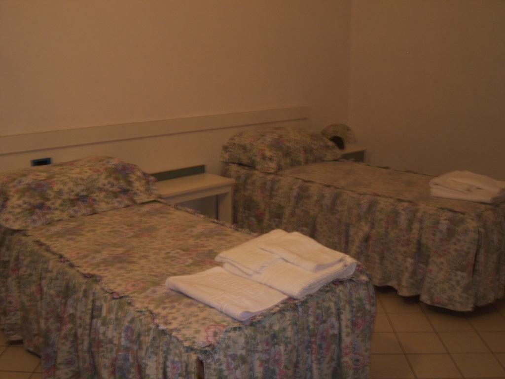 Nuovo Hotel Tripoli Settimo Vittone Rum bild